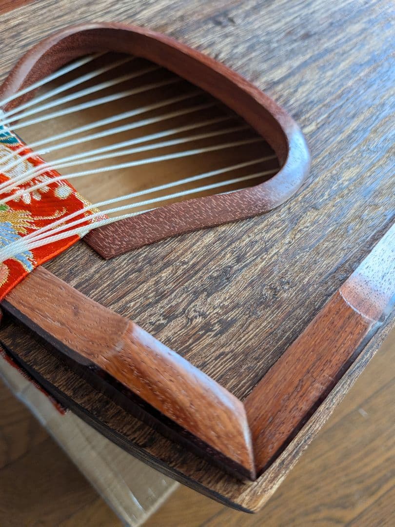 伝統的な13弦琴 　送料無料！和楽器　伝統楽器