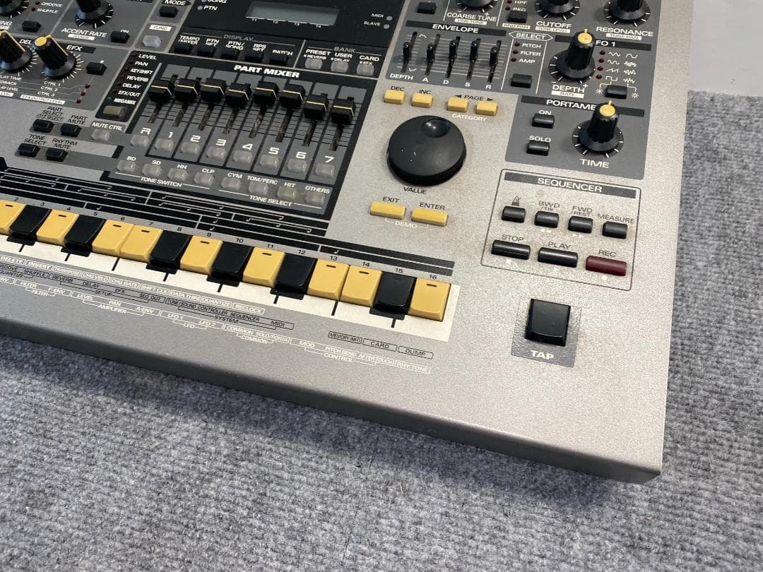 Roland MC-505 グルーブボックス　シーケンサー