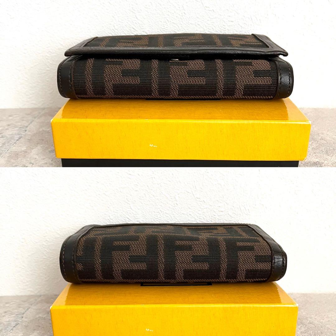 人気✨FENDI ズッカ 二つ折り財布 FF キャンバス レザー ブラウン