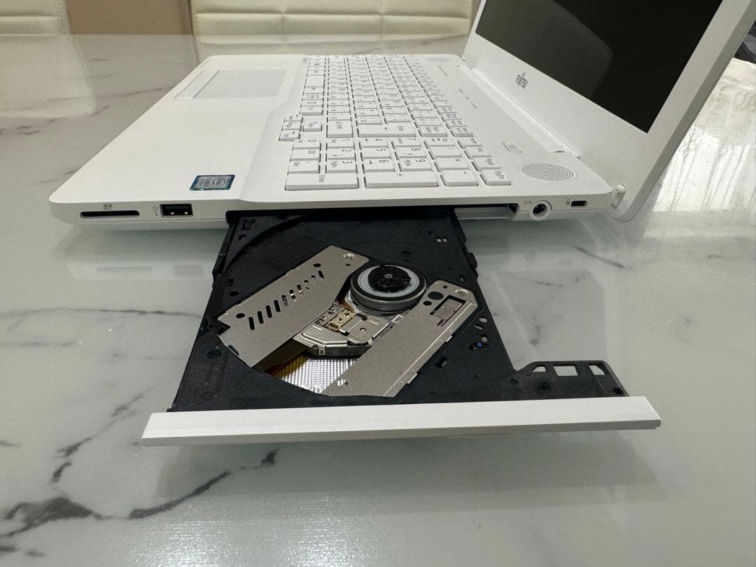 富士通ノートパソコンLIFEBOOK AH49/B2