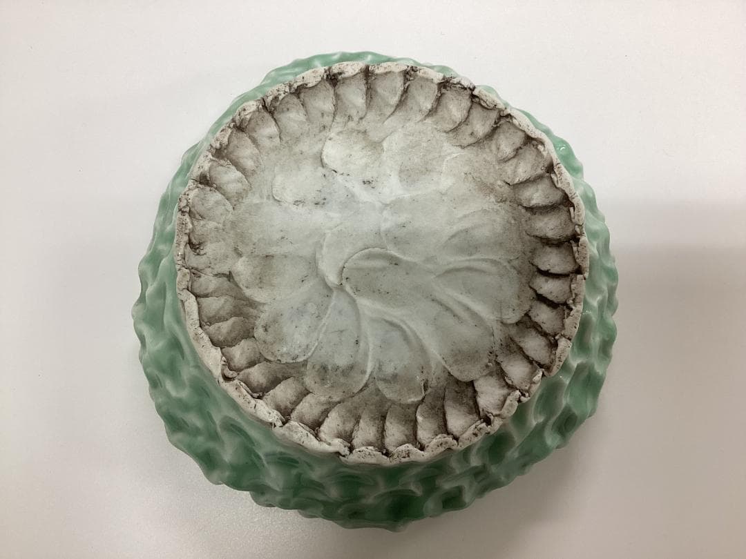 青磁　鉢　茶道具　和食器　花柄　飾皿　手練り　C264