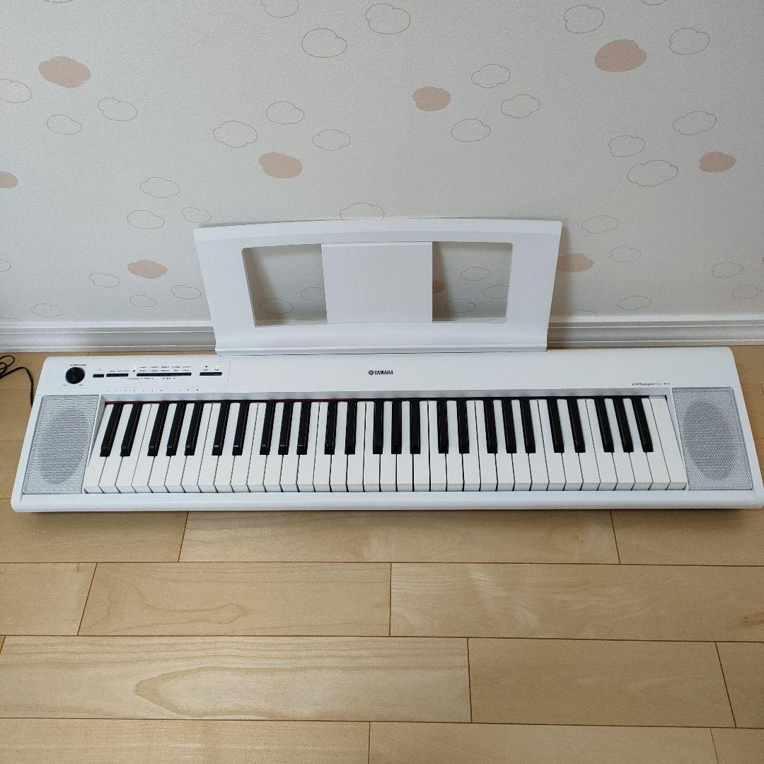 【送料込】 ヤマハ　ピアジェーロ　61鍵　ホワイト　電子ピアノ　美品　台椅子つき