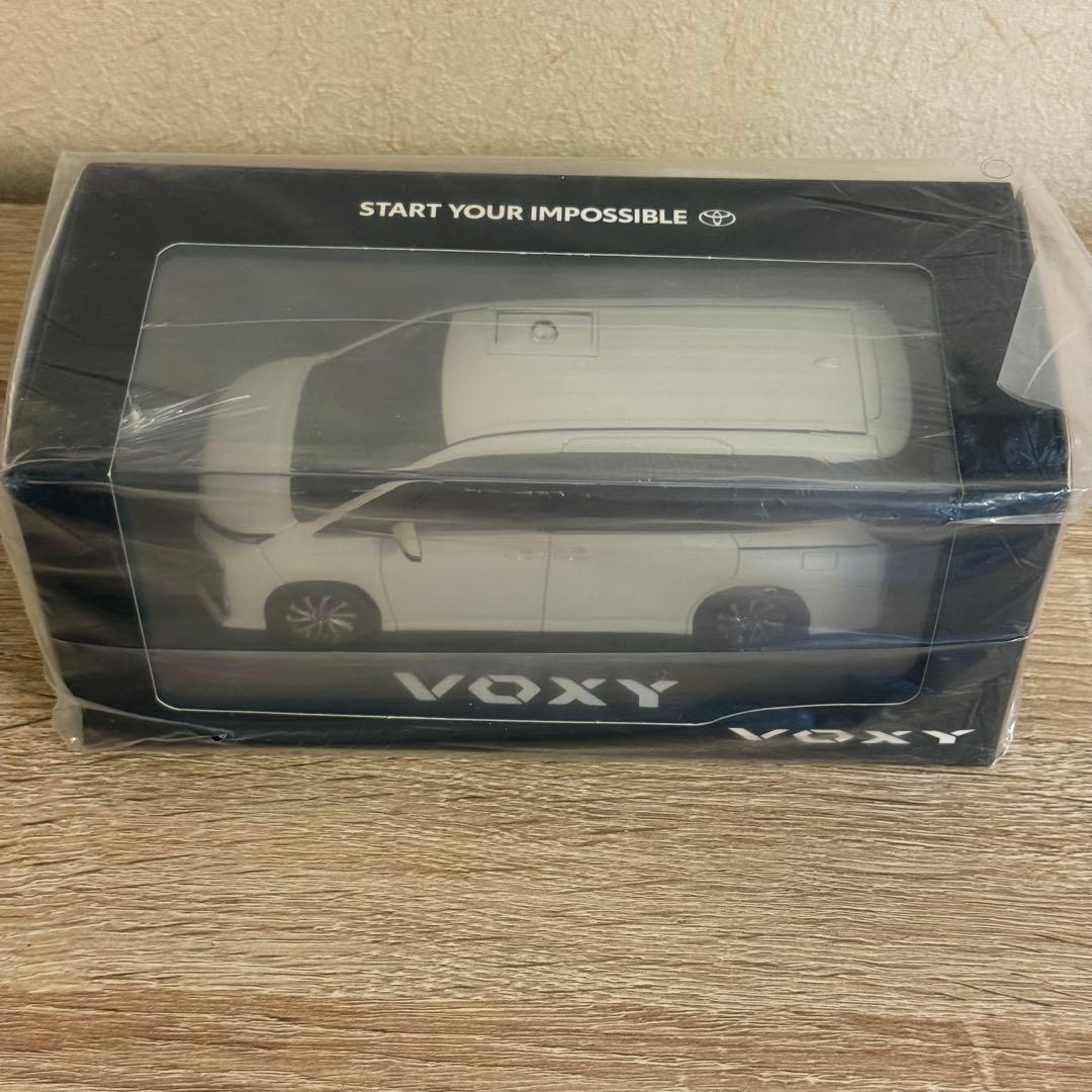 【Nob】トヨタ ヴォクシー ホワイトパールクリスタルシャイン 1/30