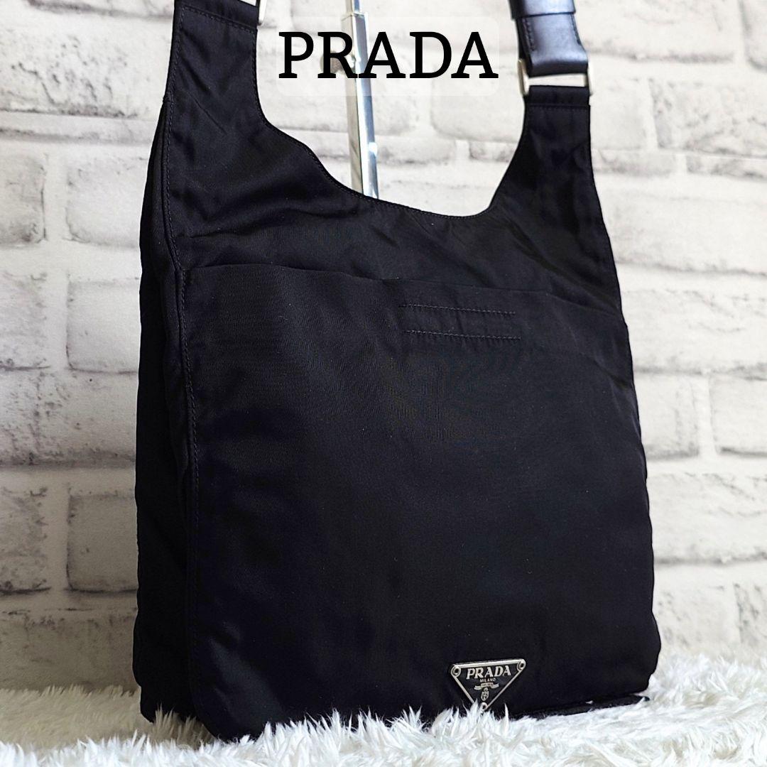 プラダ ショルダーバッグ 三角ロゴ サコッシュ ブラック 肩掛け ナイロン