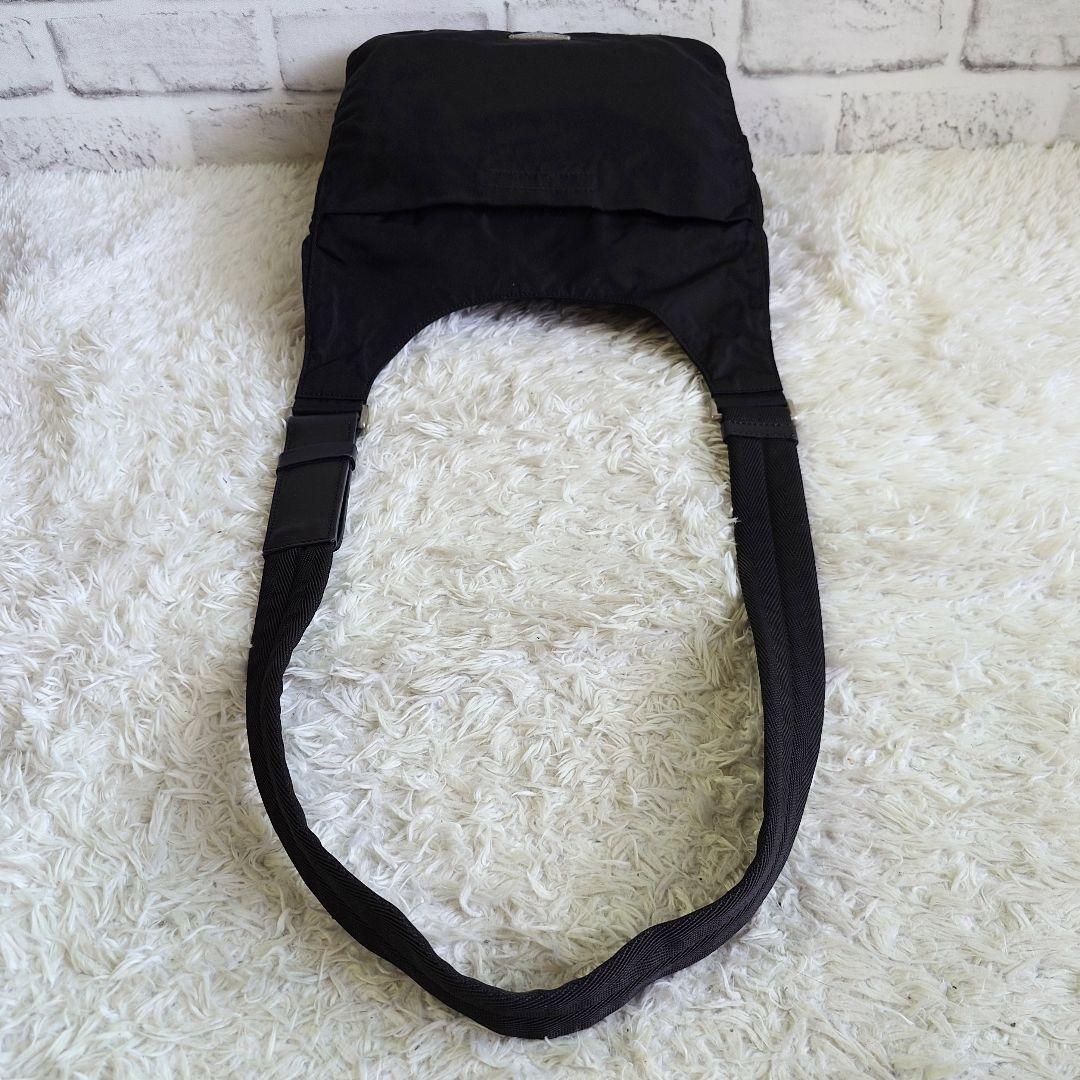 プラダ ショルダーバッグ 三角ロゴ サコッシュ ブラック 肩掛け ナイロン