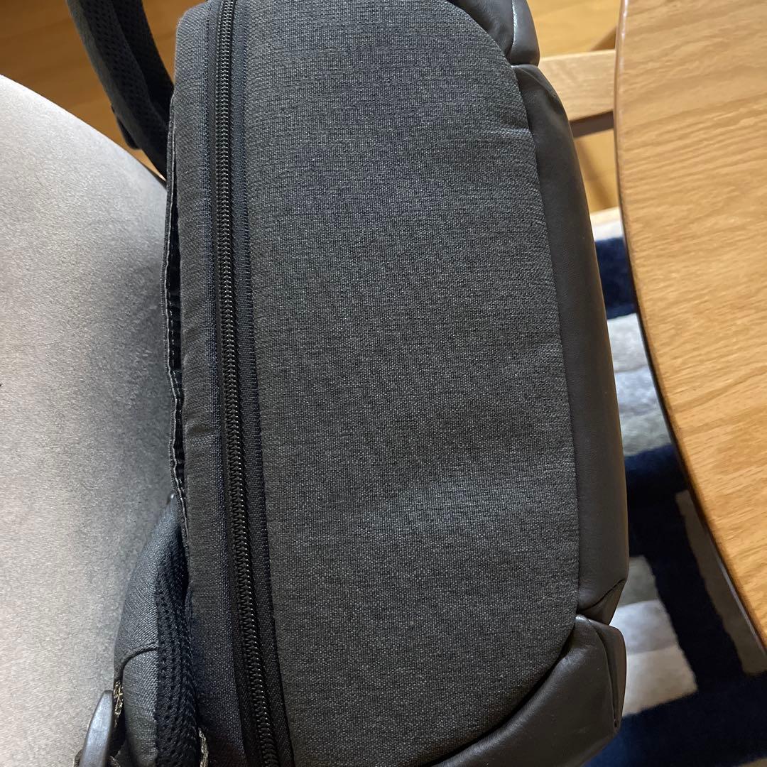 TUMI グレー ビジネスリュックバッグ 中型