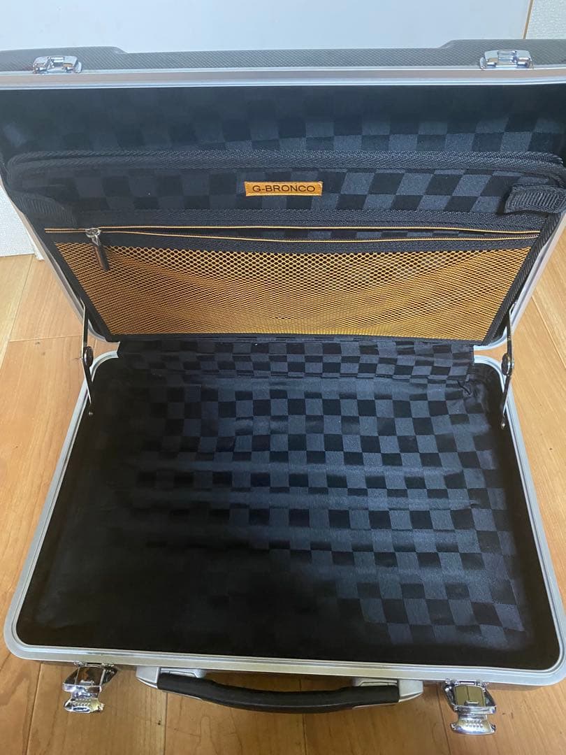 G-Bronco ポリカーボネートアタッシュケース　B4サイズ