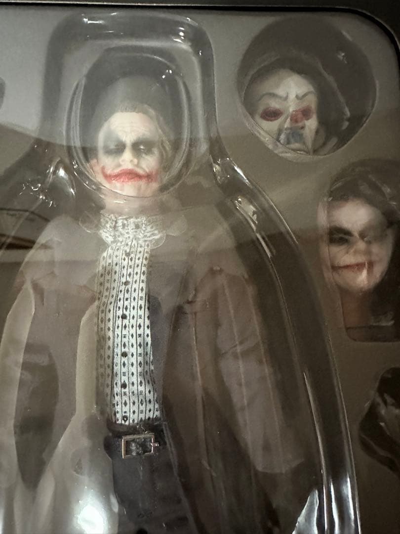 ホットトイズ　バットマン　ダークナイト　ジョーカー　フィギュア