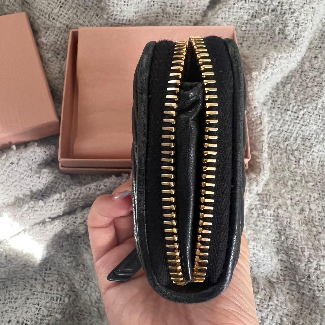 miu miu ミュウミュウ マトラッセ ミニ財布 ケース