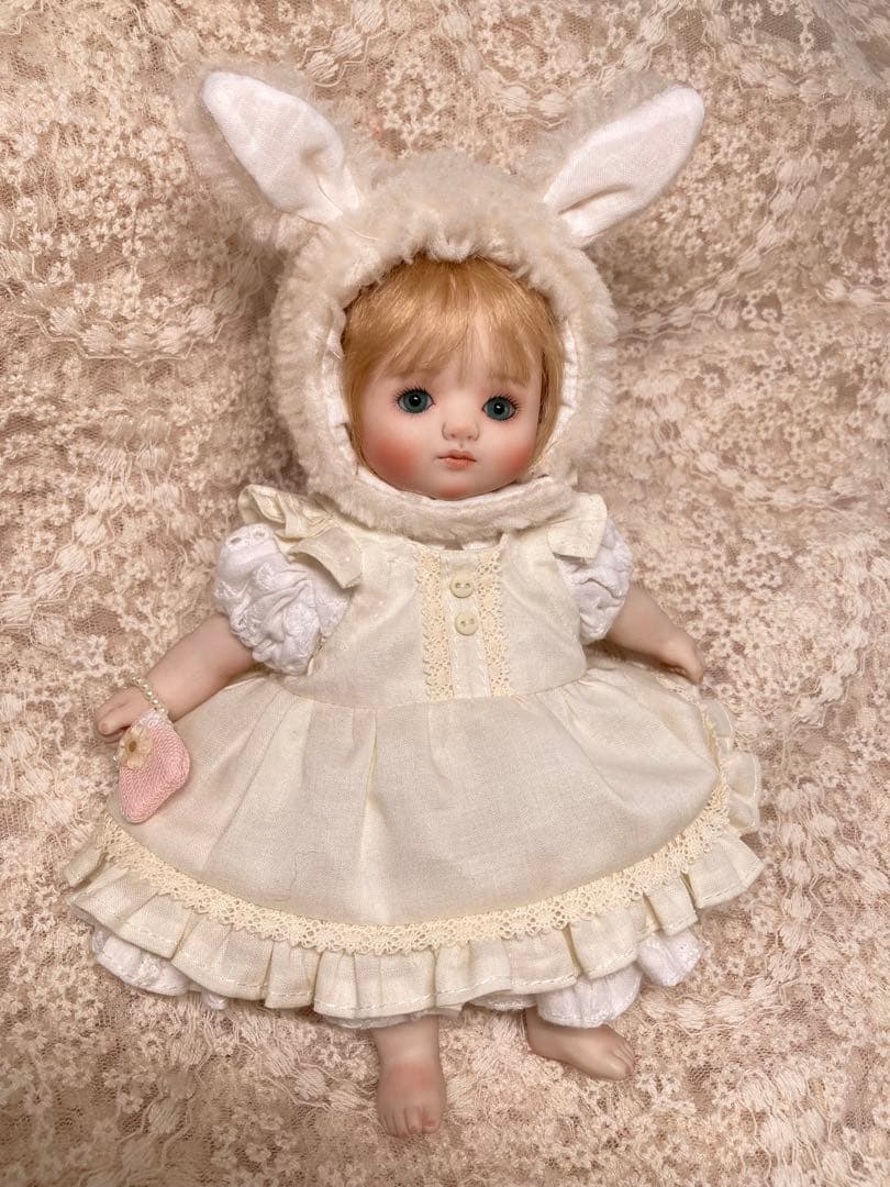 創作ビスクドール　『白うさぎちゃん』　創作人形 抱き人形　うさぎドール