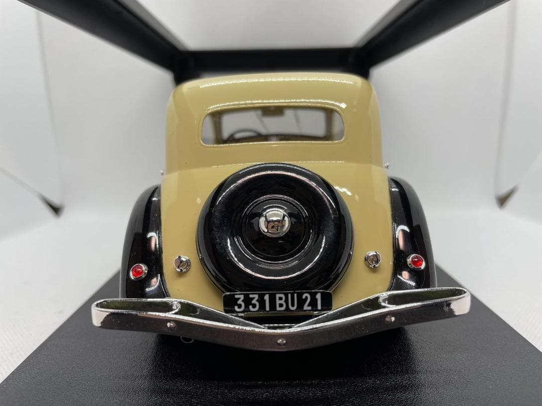 104-030 Cult 1/18 シトロエン Traction Avant