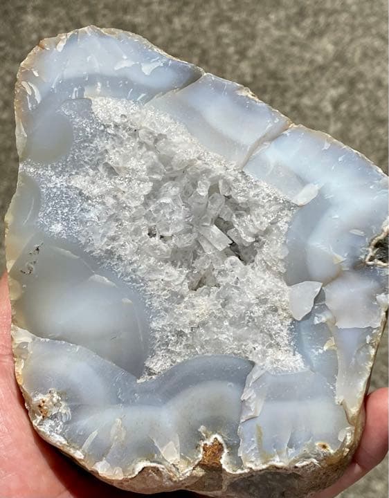 国産天然石　新潟県産　原石　水晶の晶洞