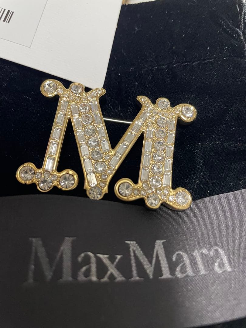 新品MaxMara M字型ブローチクリスタルマックスマーラ
