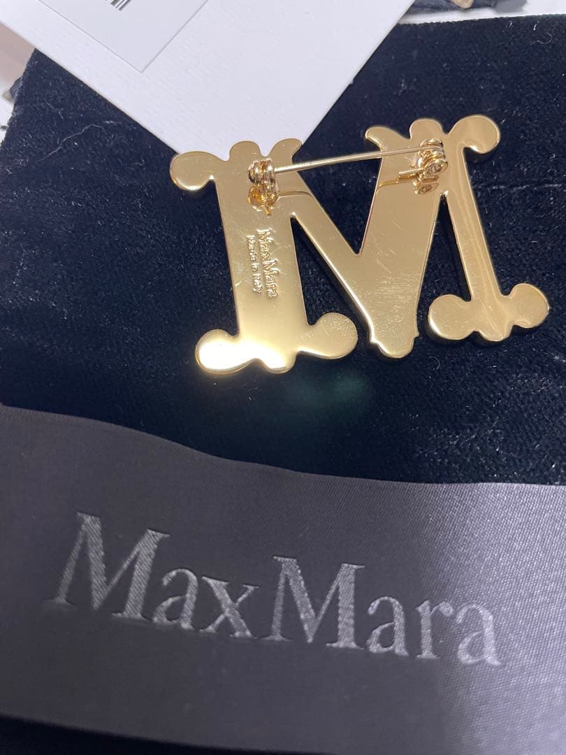 新品MaxMara M字型ブローチクリスタルマックスマーラ