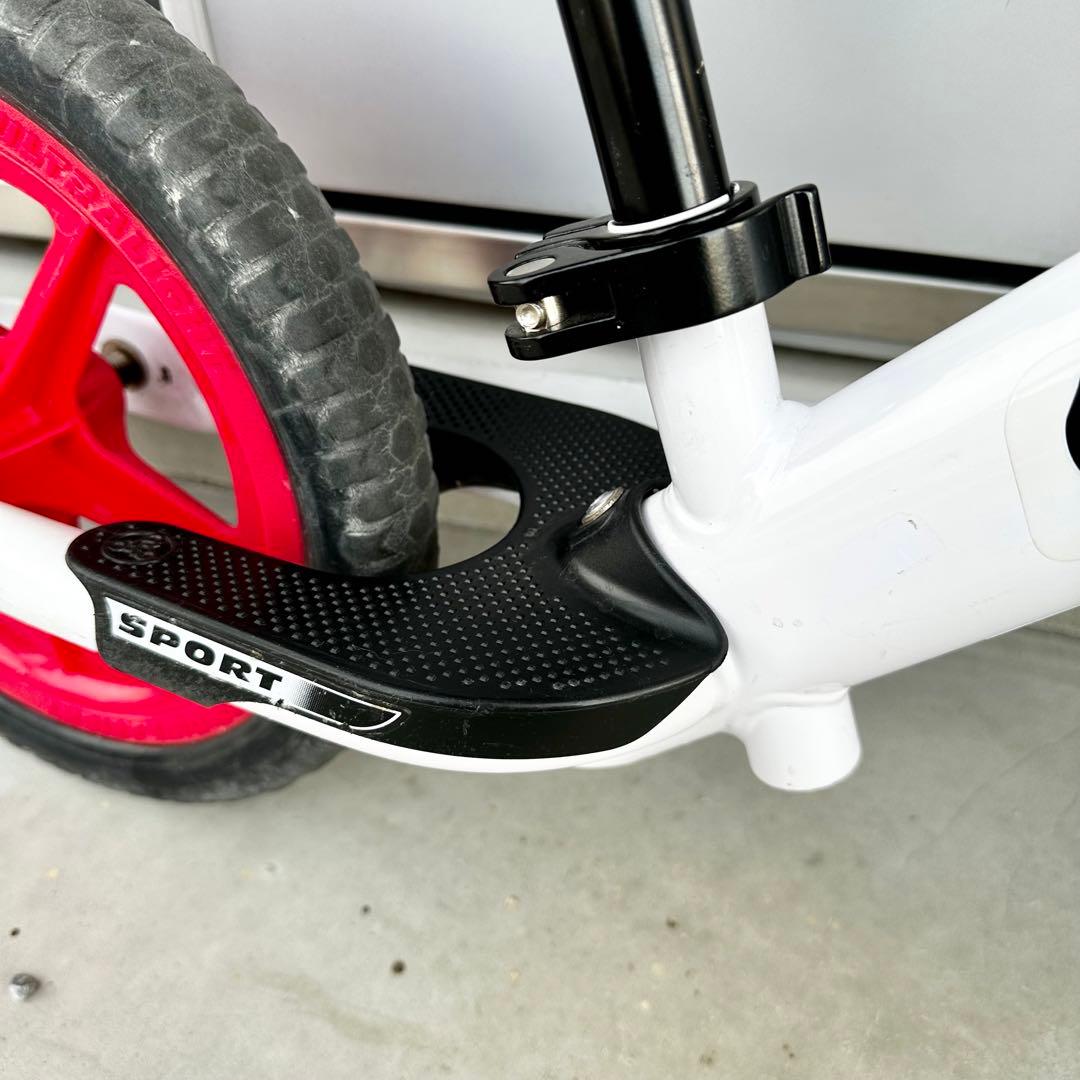 ストライダー セーブザチルドレンモデル ホワイト×レッド　スポーツ　12インチ