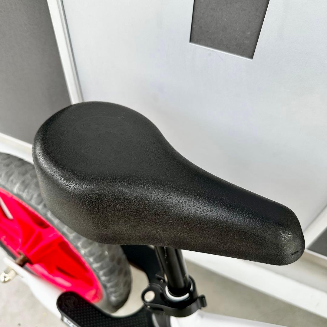 ストライダー セーブザチルドレンモデル ホワイト×レッド　スポーツ　12インチ