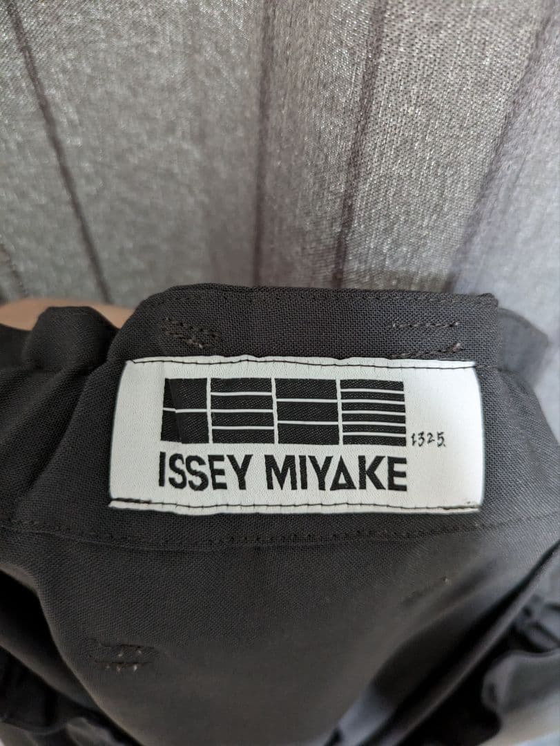 1325 ISSEY MIYAKE サルエルパンツ　グレー　IL61FF112