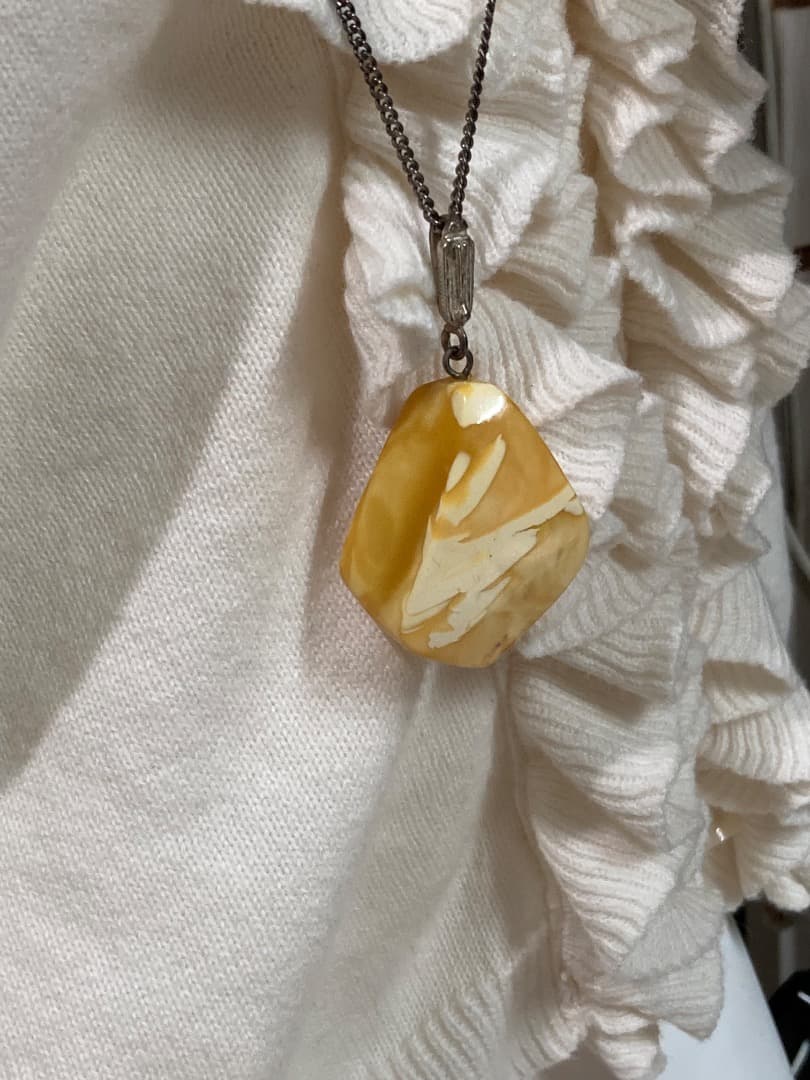 分厚い 8.13g ロイヤルアンバー 琥珀 バタースコッチ ペンダント