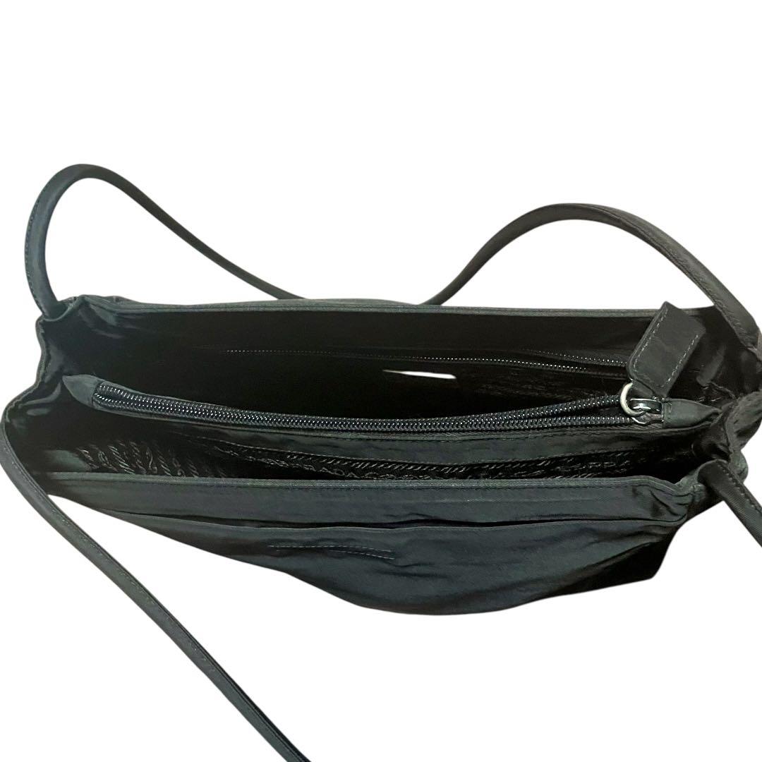 PRADA 三角ロゴ　ワンショルダーバッグ　肩掛け　ナイロン　ブラック　三層