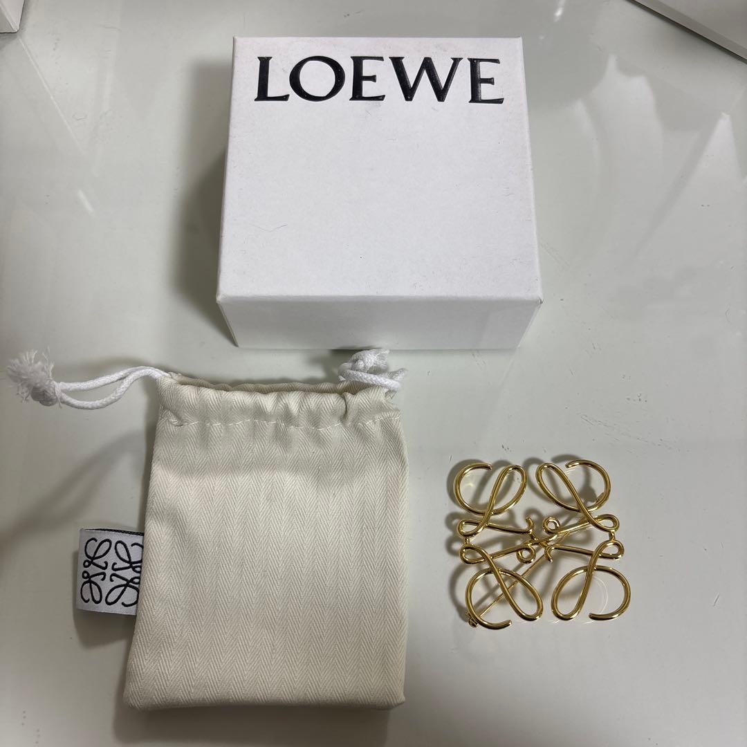 【美品】ロエベ　ゴールドブローチ