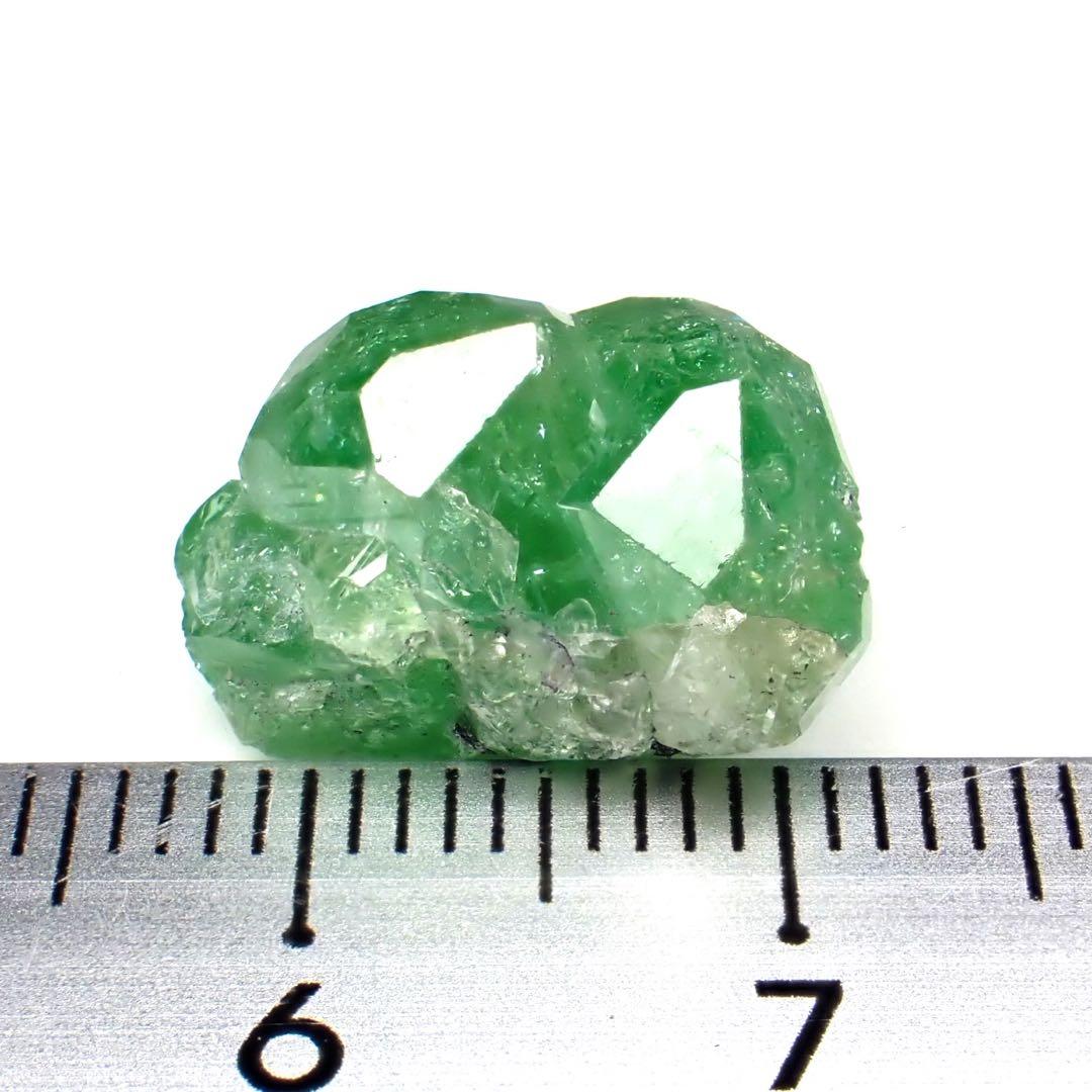 【タンザニア産】グロッシュラーガーネット(ツァボライト)