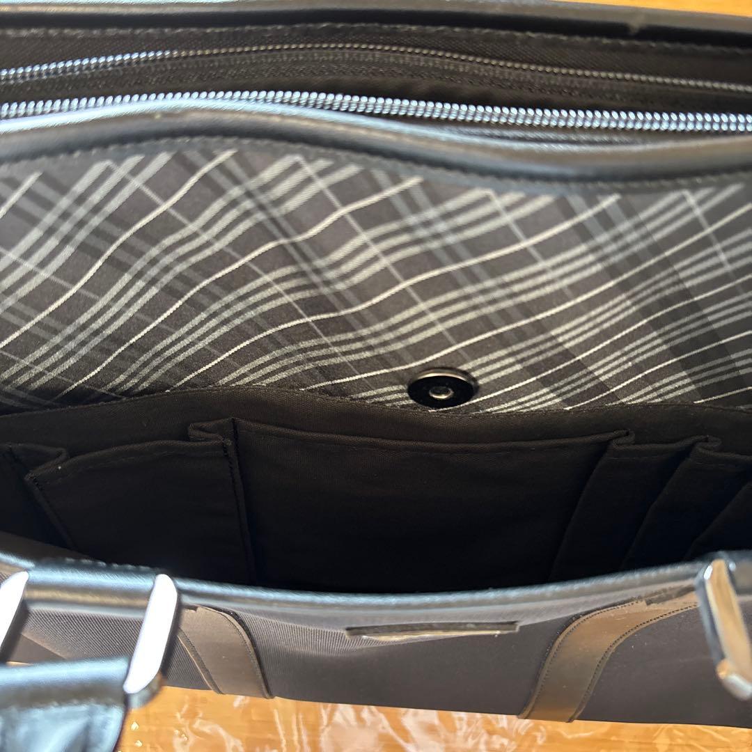 BURBERRY ブラック ビジネスバッグ