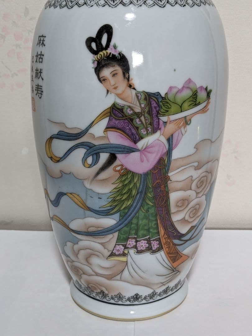 ♦中国景徳鎮窯 瓔珞文様 雲上 天女美人図 瓶 花瓶 置物飾り 骨董品