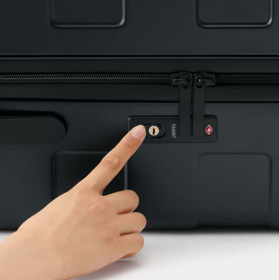 無印良品バーを自由に調節できる　ハードキャリーケース（105Ｌ）