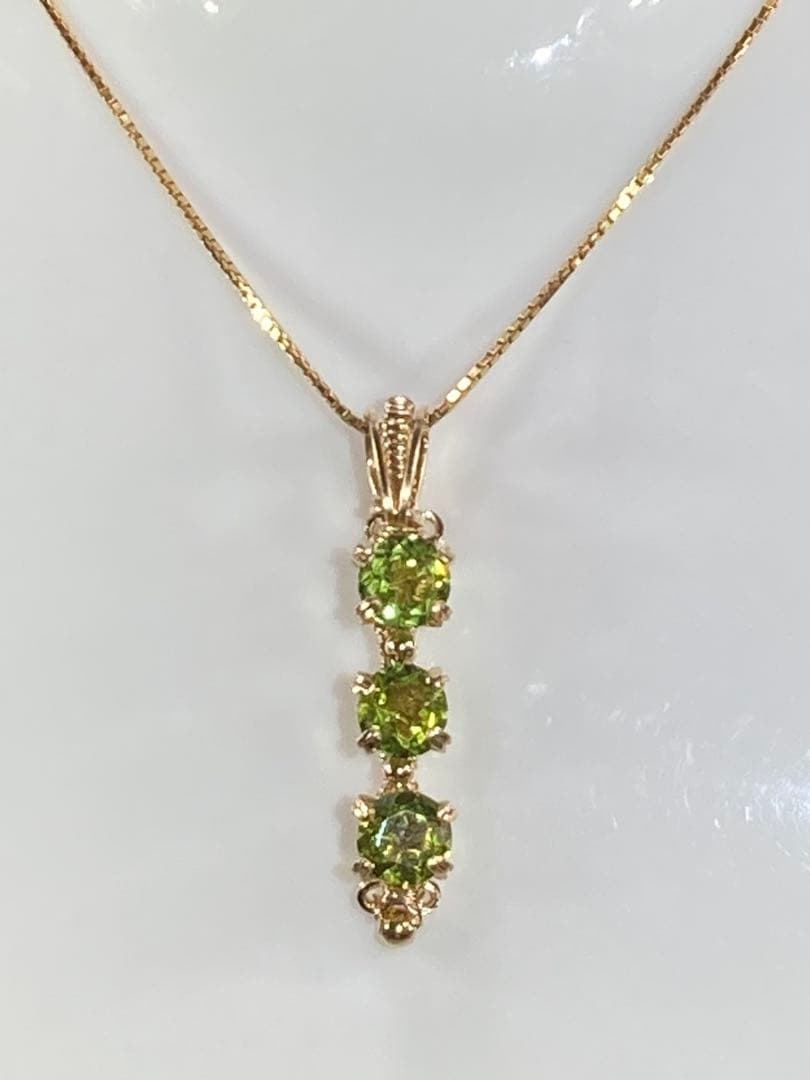 ペリドット　トリロジー　ペンダントトップ　ワイヤージュエリー