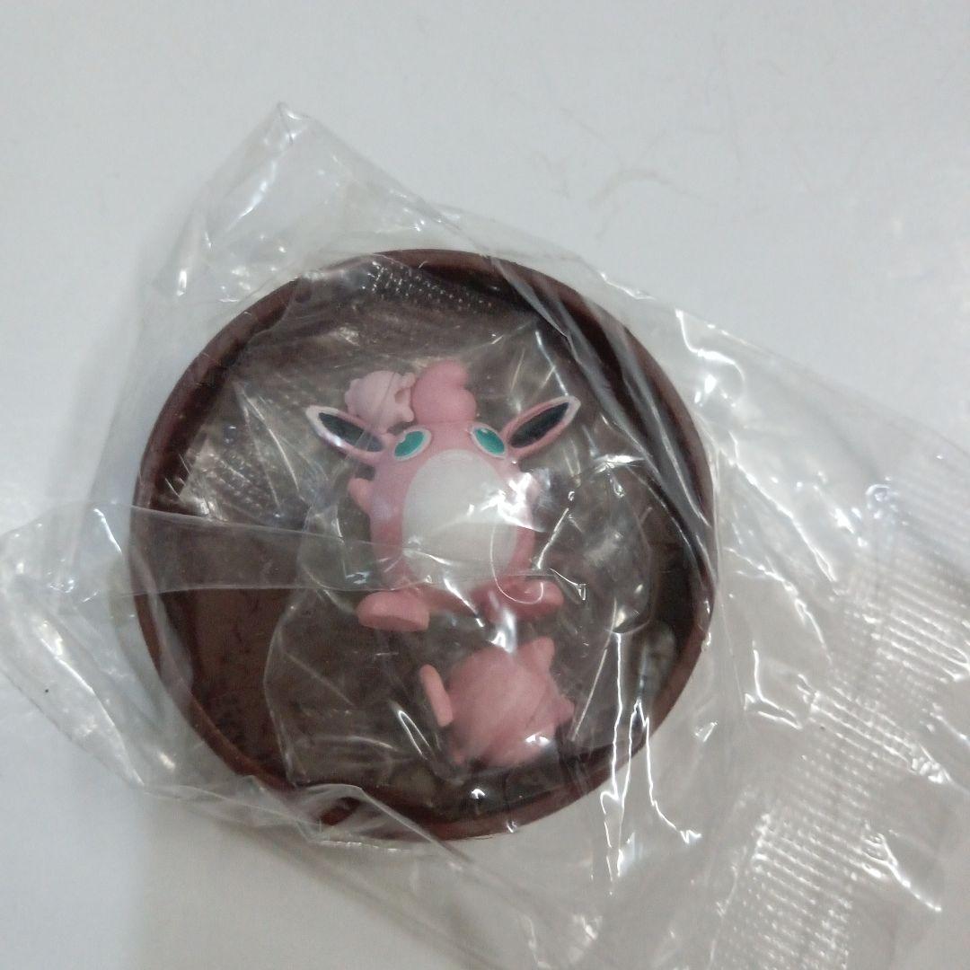 立体ポケモン図鑑　トサキント　ププリン　ピィ　イシツブテ　ナマケロ　レジロック