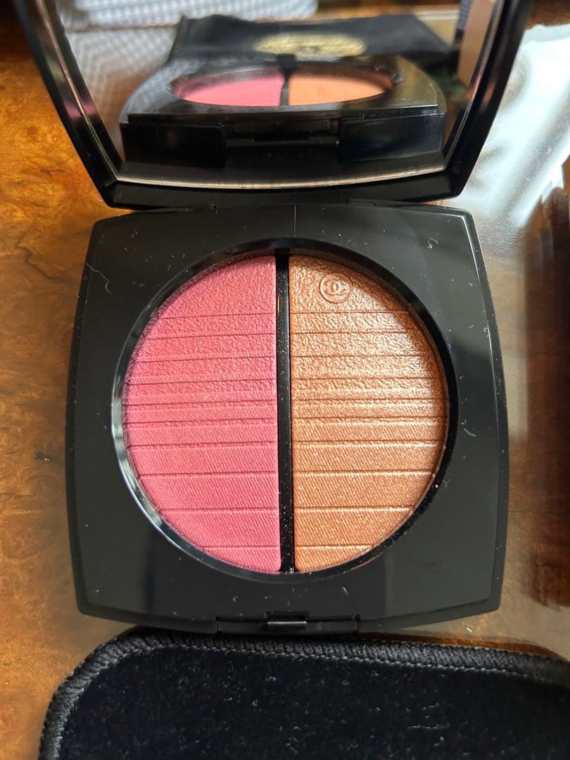 シャネル　レべージュ　ヘルシーゴールデングロウパウダー　エクラドゥソワール