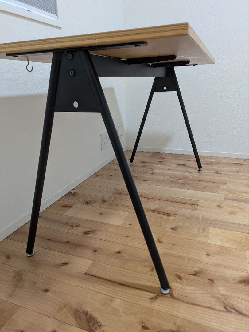 ジャーナルスタンダード　デスク