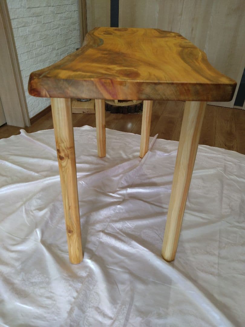 栗のテーブル、檜のテーブル　メルル❕