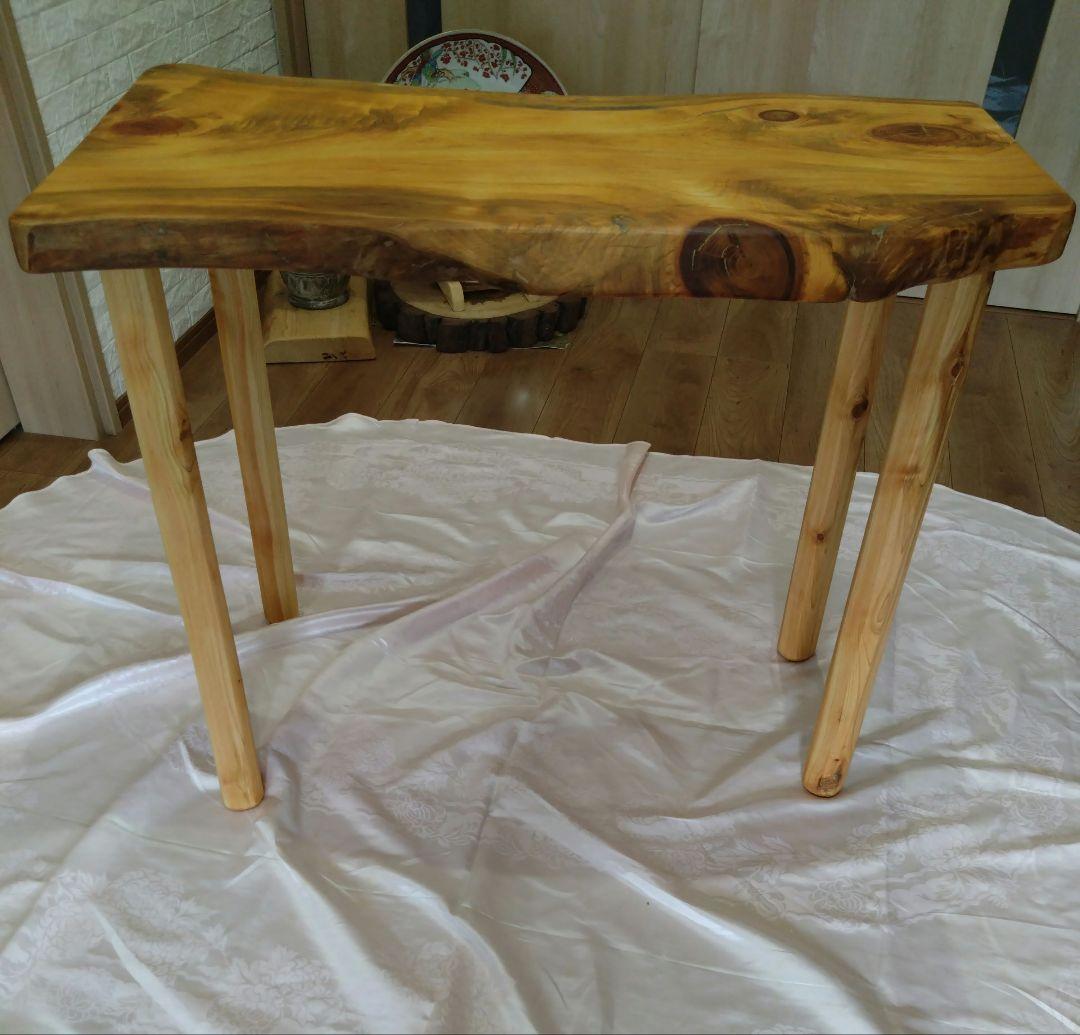 栗のテーブル、檜のテーブル　メルル❕