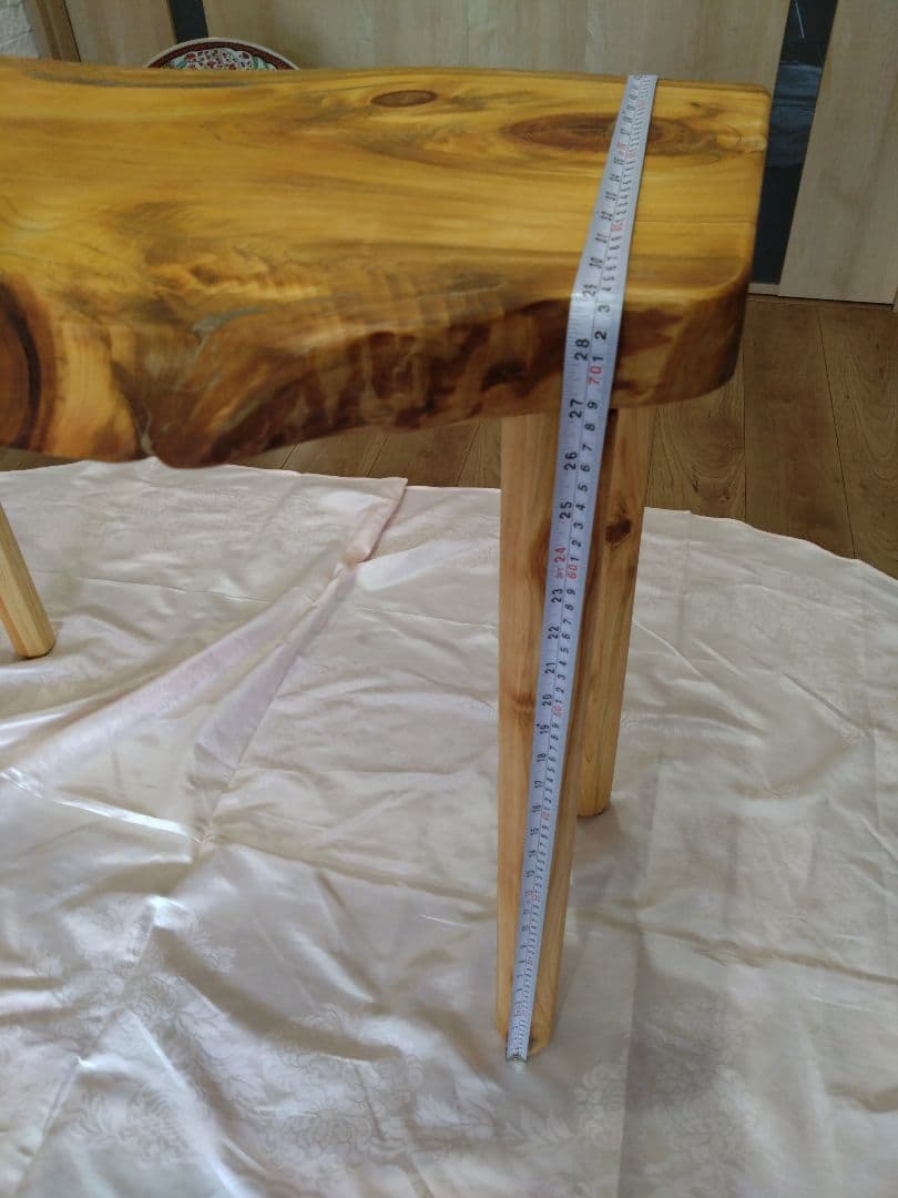 栗のテーブル、檜のテーブル　メルル❕