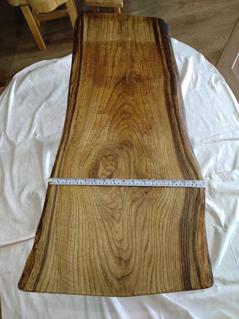 栗のテーブル、檜のテーブル　メルル❕