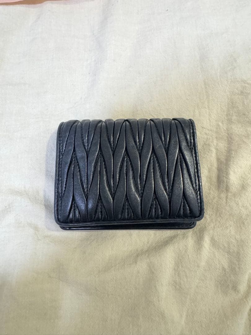 MIU MIU マテラッセ ブラック 二つ折り財布