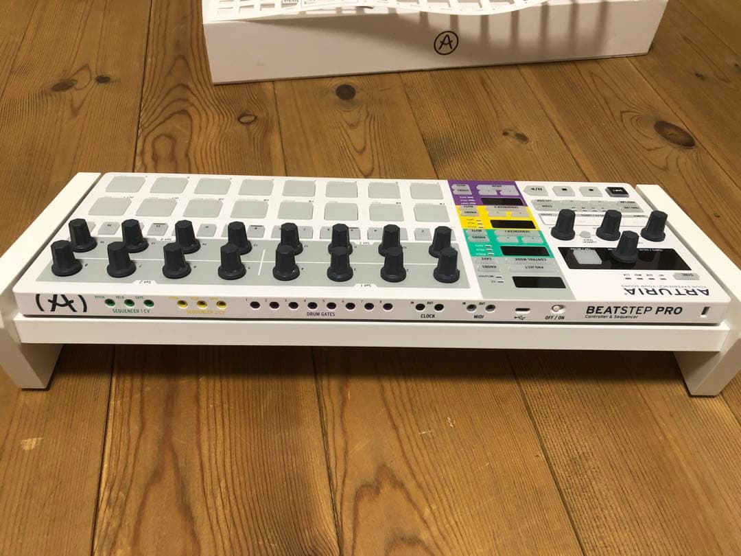 【元箱・スタンド付】Arturia BeatStep Pro