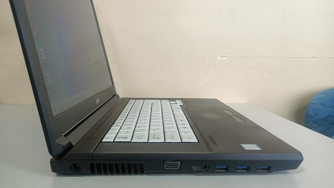 美品ノートパソコンFUJITSU第八世代Core i5 SSD256Gメモリ8G