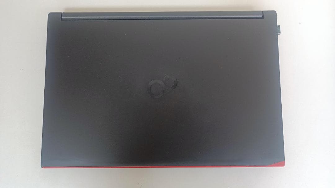 美品ノートパソコンFUJITSU第八世代Core i5 SSD256Gメモリ8G