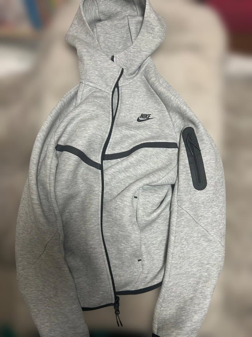 Nike グレー テックフリース