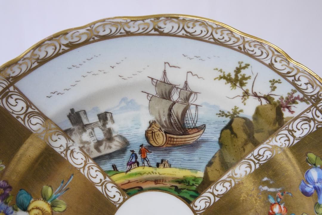 [アンティーク] 港湾風景と花が描かれた絵皿