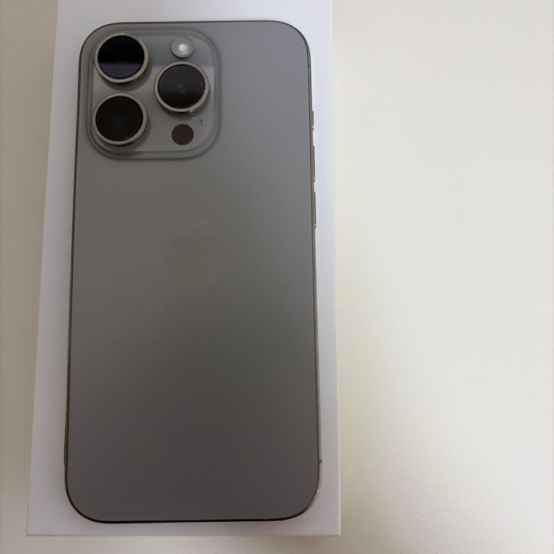 iPhone 15 Pro ナチュラルチタニウム 256GB
