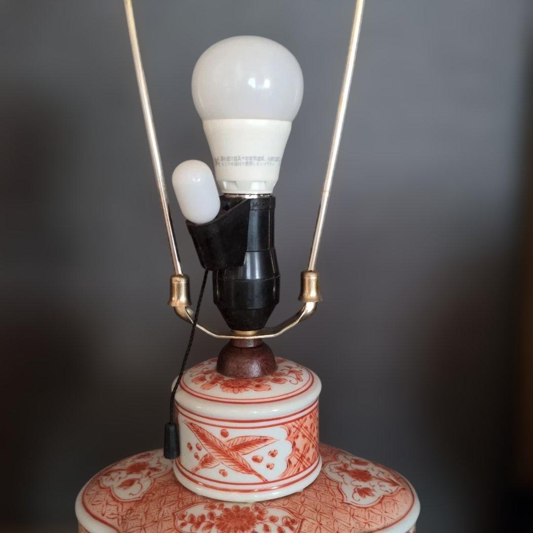 オレンジとホワイトの陶器製テーブルランプ