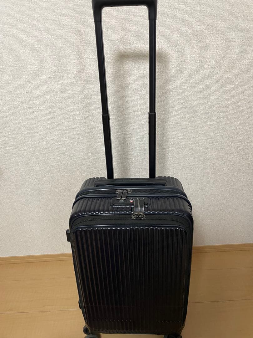 イノベーター　キャリーケース　38L ダークネイビー
