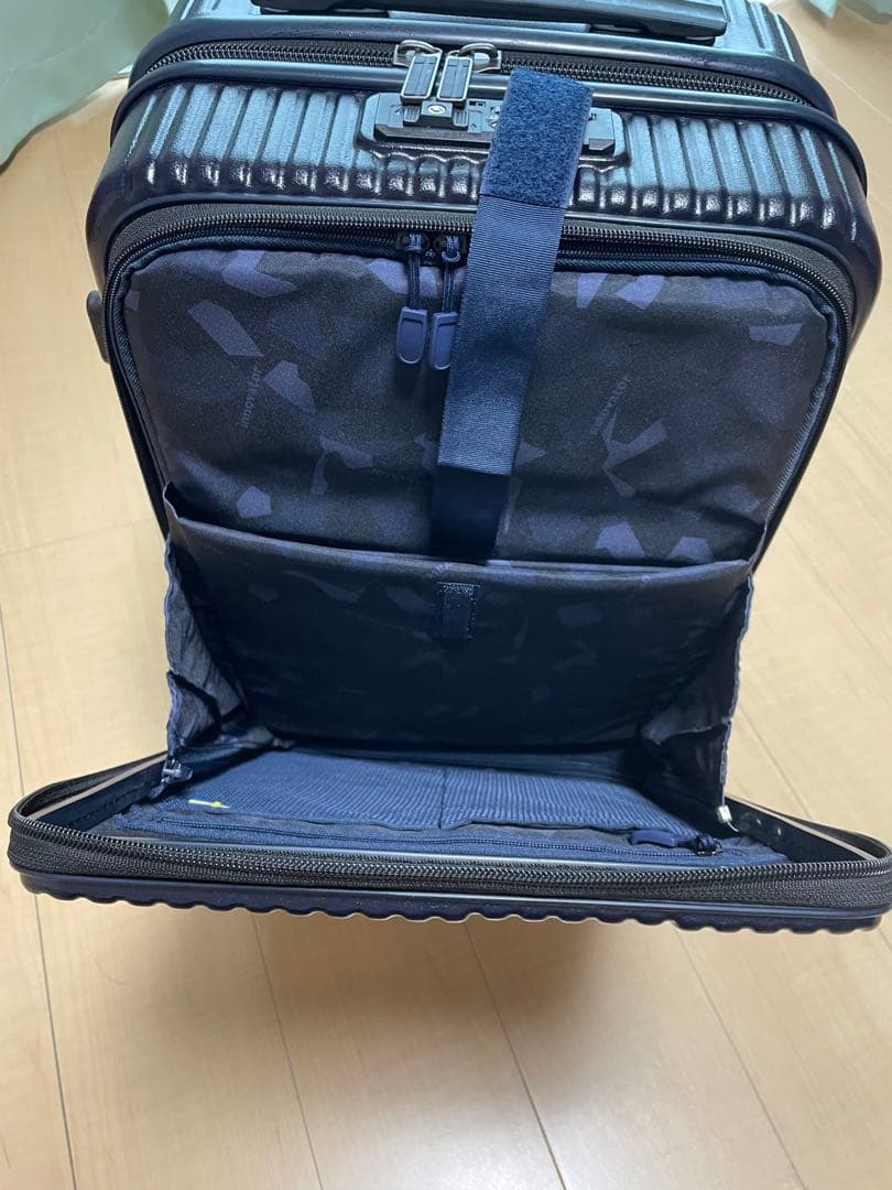 イノベーター　キャリーケース　38L ダークネイビー