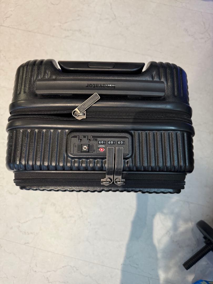 イノベーター　38L 機内持ち込み