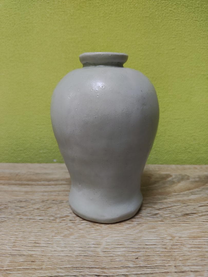 杉本貞光　作　牙白花入れ　　2023年12月新宿京王百貨店の個展にて購入