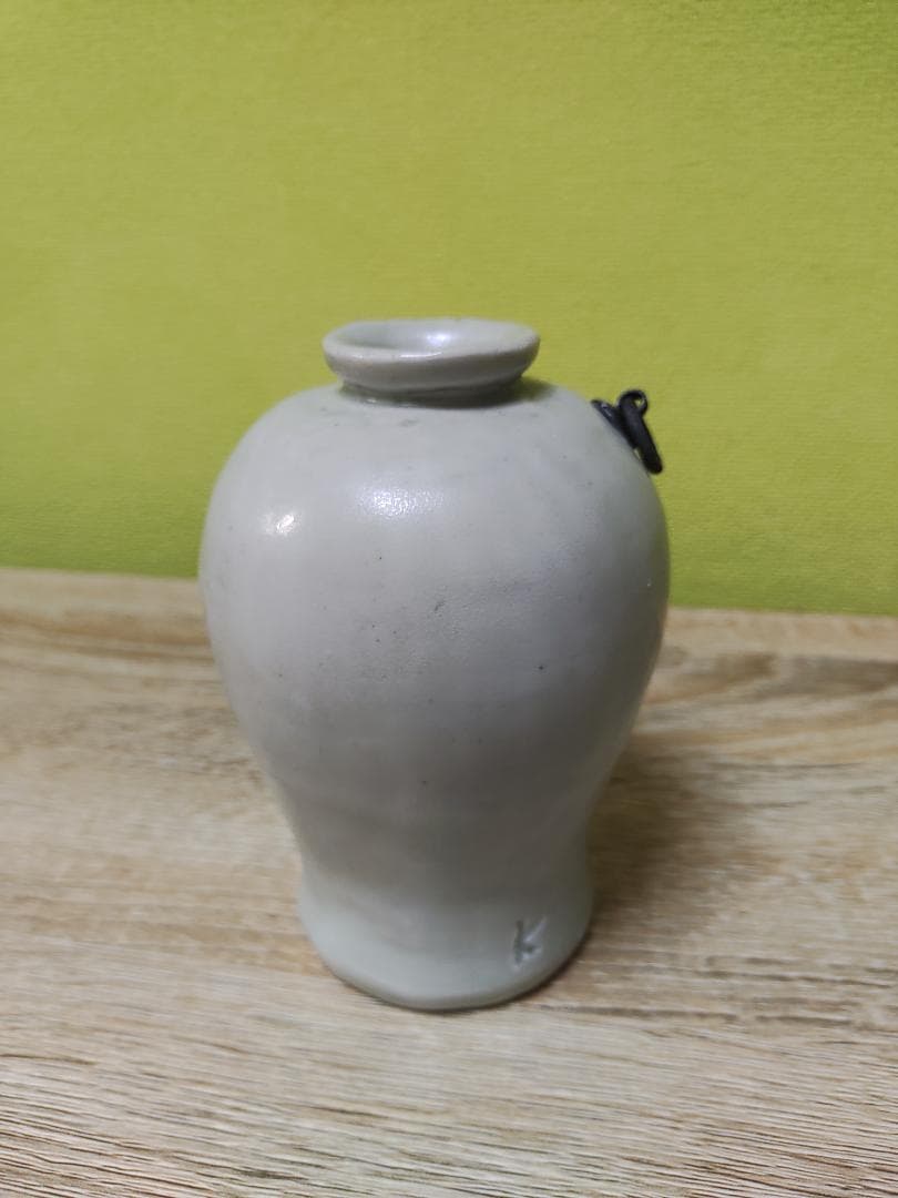 杉本貞光　作　牙白花入れ　　2023年12月新宿京王百貨店の個展にて購入