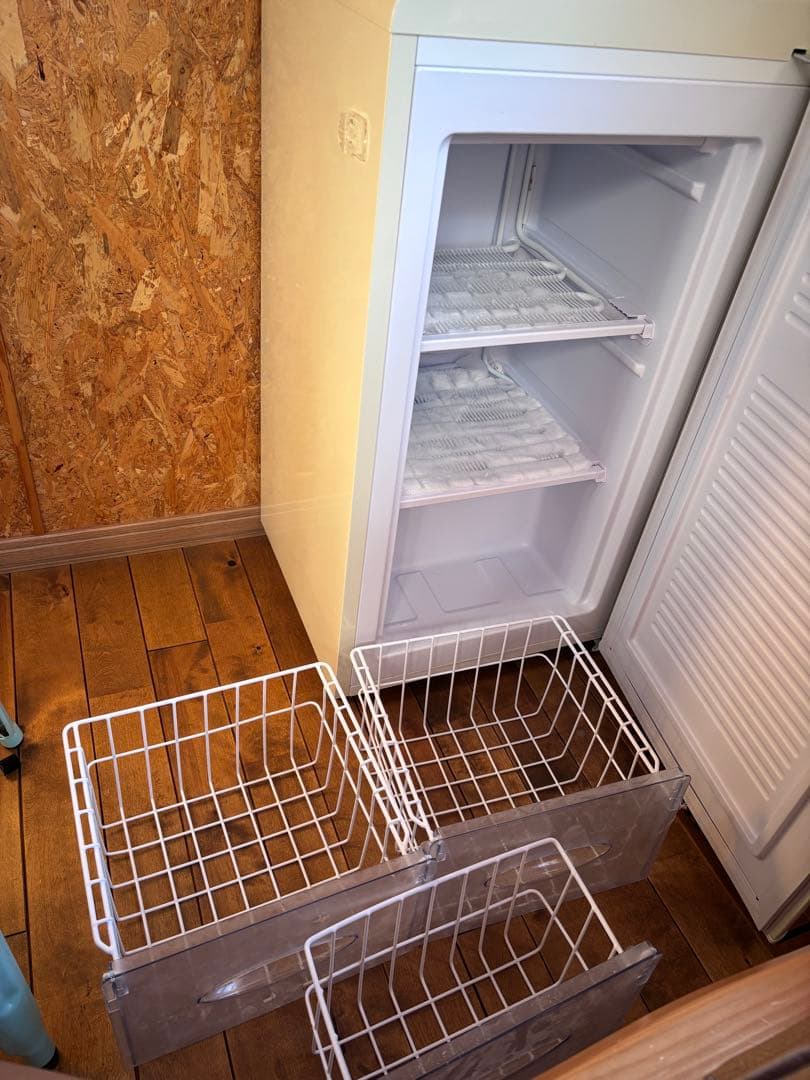 本日引取可能★冷凍庫　60L レトロスタイル　ホワイト